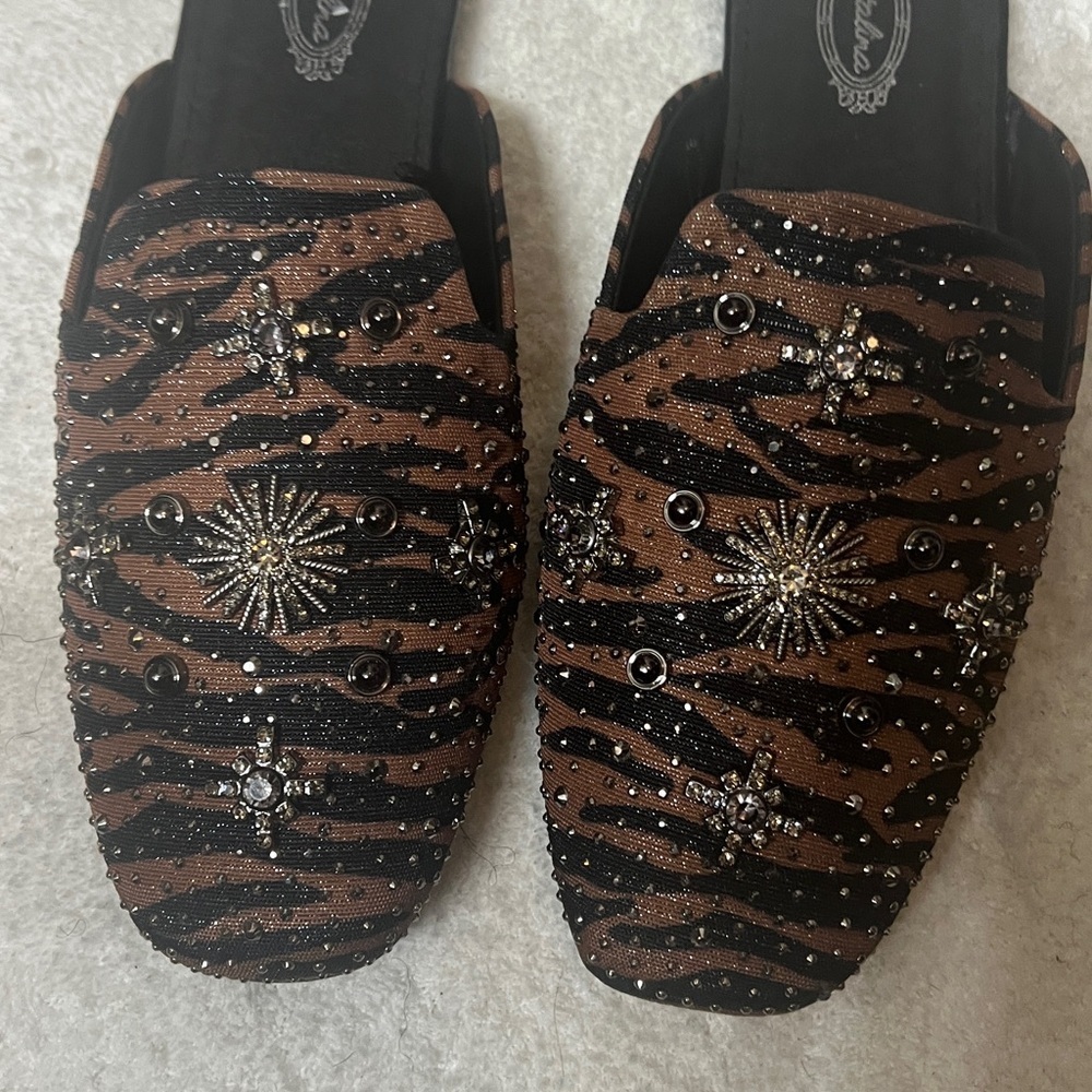 Embellished Brown and Black Women's Slip-On Shoes Sz 10W - Picture 2 of 3